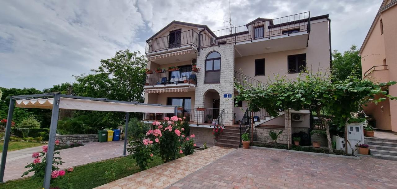 Nadija Rooms Funtana Bagian luar foto