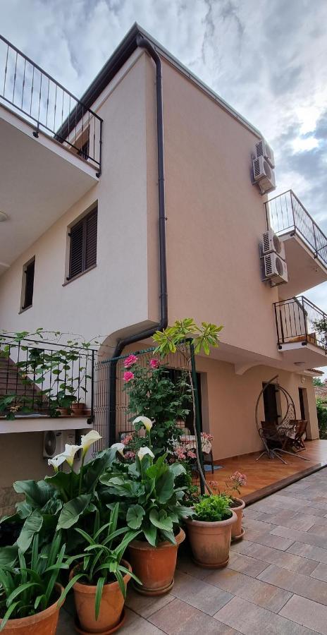 Nadija Rooms Funtana Bagian luar foto